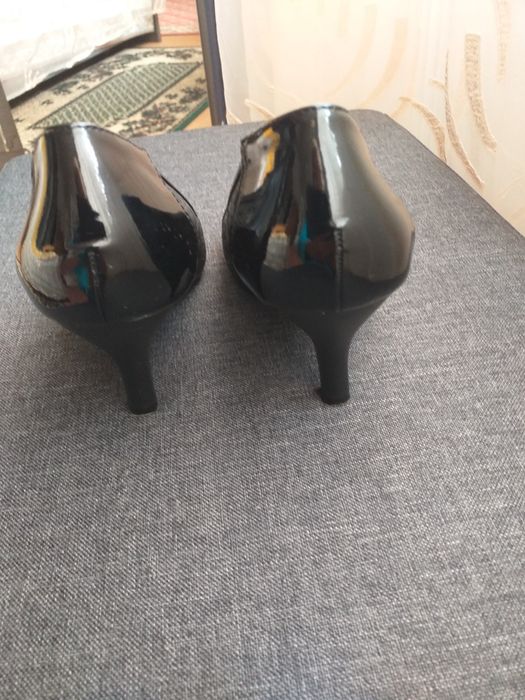 Pantofi negri eleganti