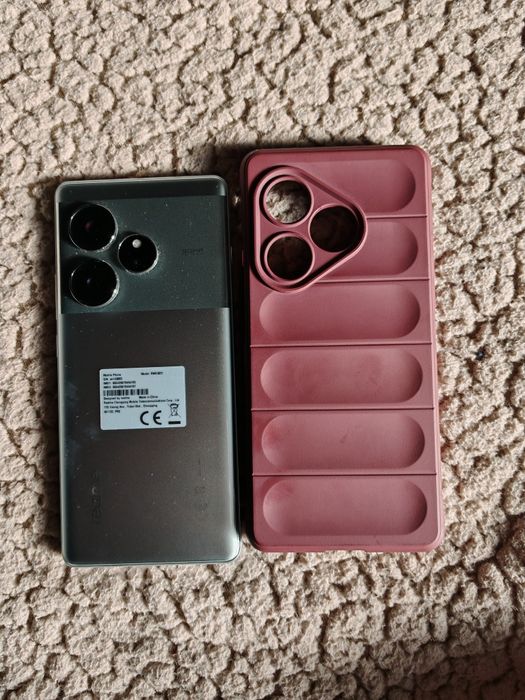 Realme GT 6 с две години гаранция