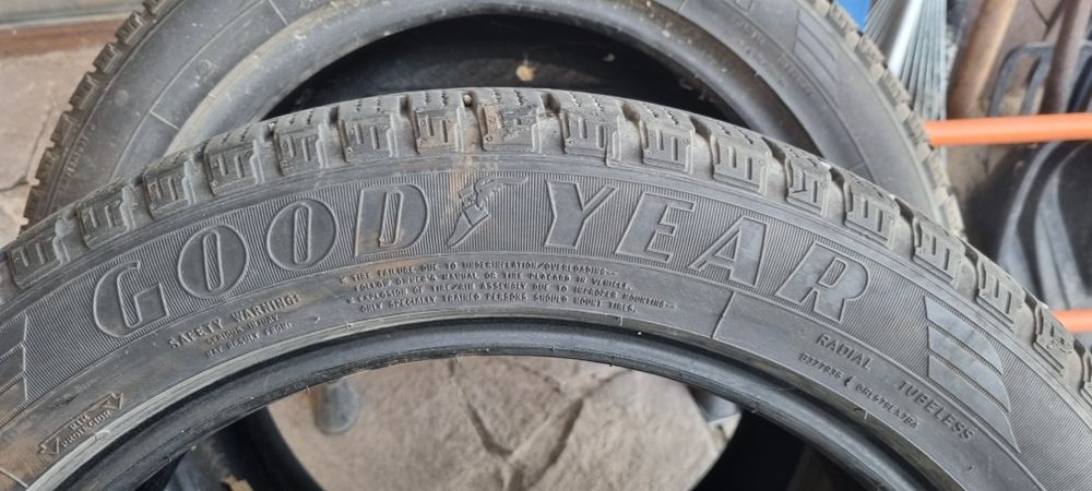 Goodyear EfficientGrip SUV 235/50 R19 103V