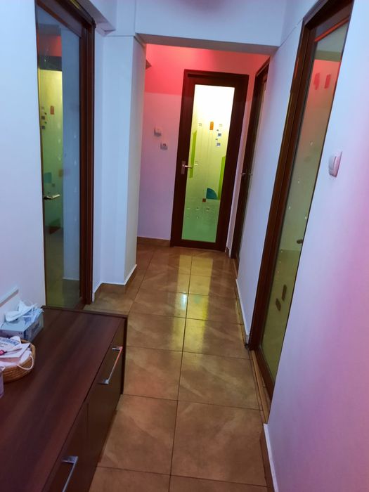 Închiriere apartament 3 camere