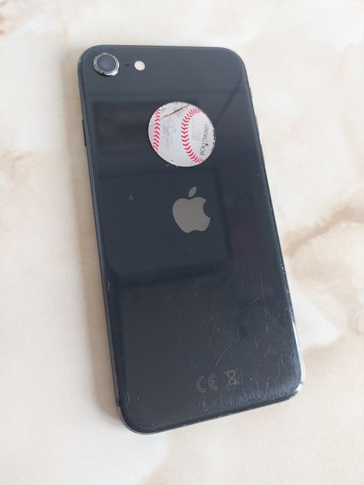 [SE2] Vând Apple iPhone SE 2 spart, cu cod, pentru piese //poze reale