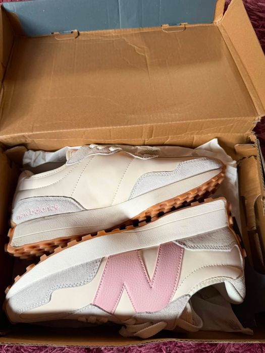 Adidasi New Balance noi