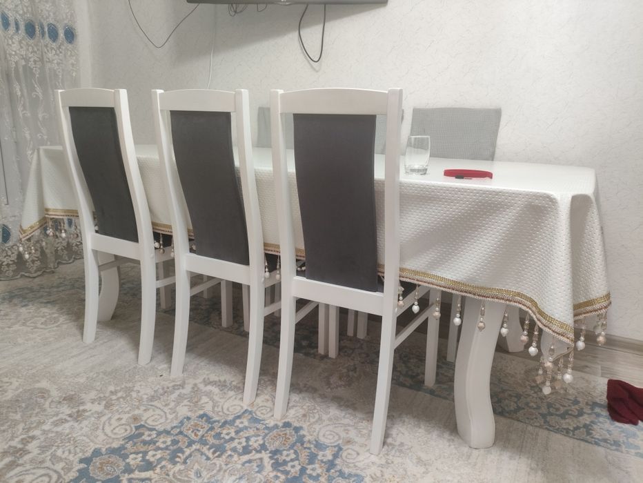 Стол со стульями
