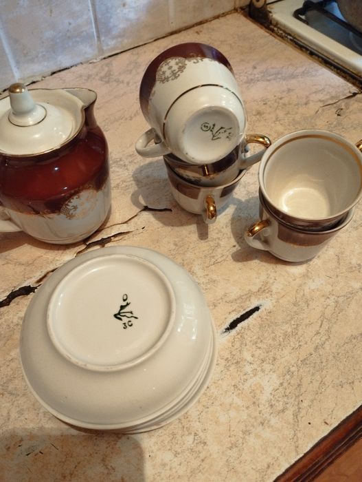 Кофейный набор, блюдечки, чашки, кофейник