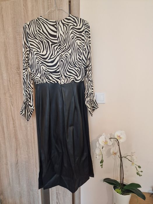 Официална рокля с животински принт и кожена част