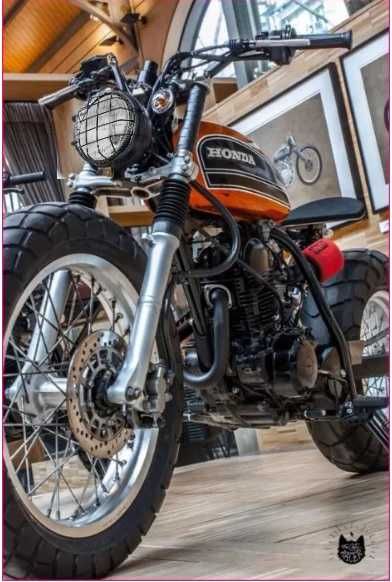 Far moto Scrambler Cafe Racer , nou cu grilaj protectie