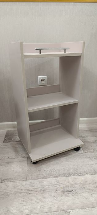 Этажерка на колесиках