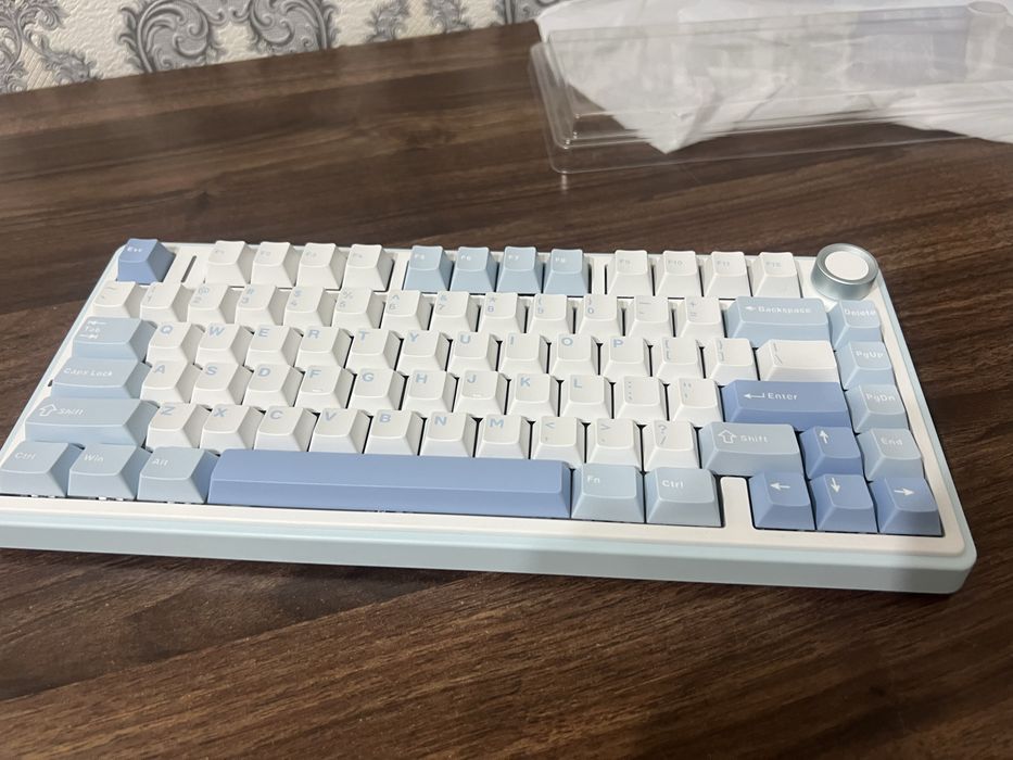 aula f75 ko’k oq fastom
