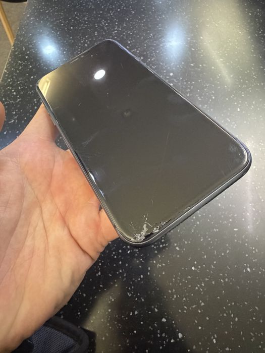 Обменяю Iphone 11