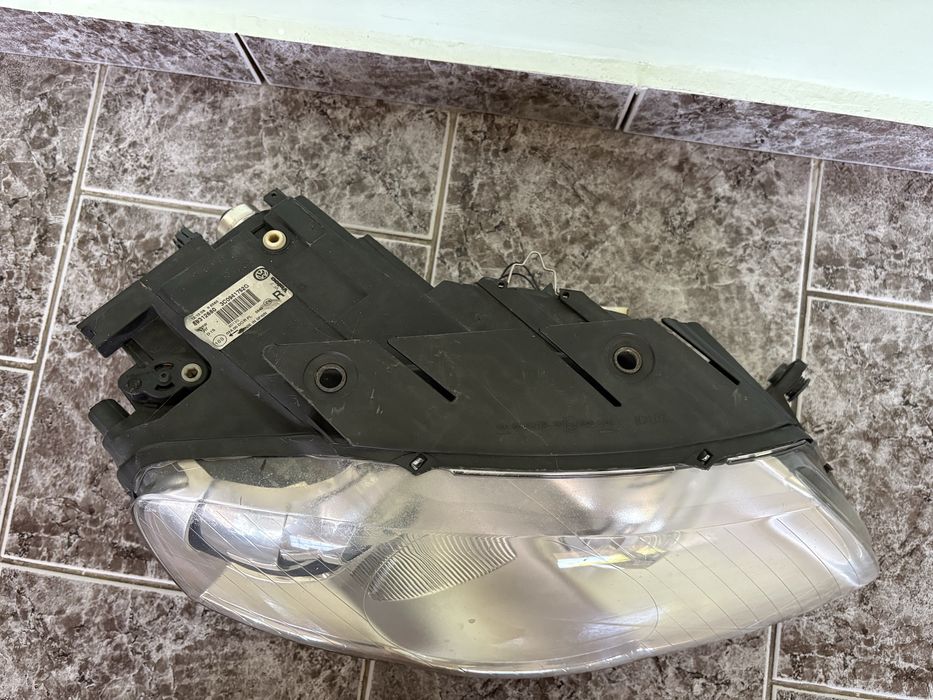 Десен фар за VW Passat b6 / Пасат б 6 Xenon