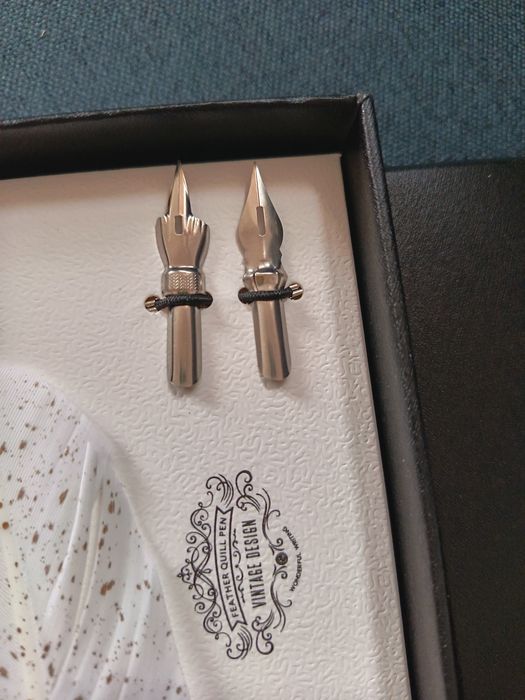 Set caligrafie cu pană, calimara și suport