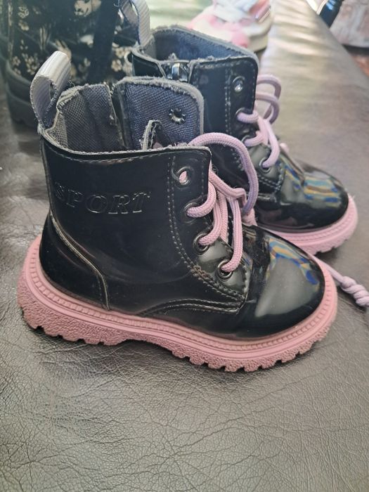 Детски обувки за момиче.