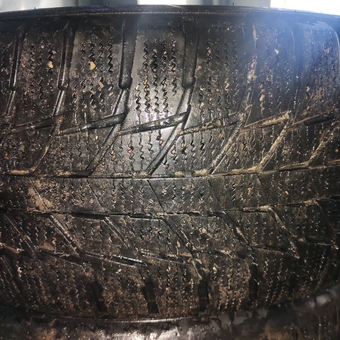 Продам Шины R16×215×60