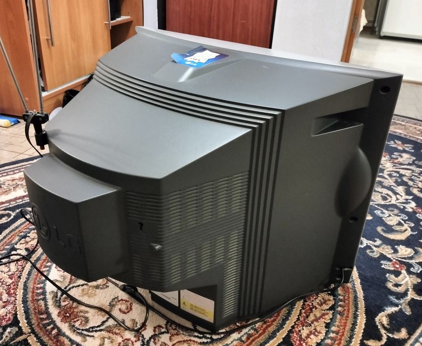 Продается телевизор LG RT-21FD15V (кинескопный), в рабочем состоянии