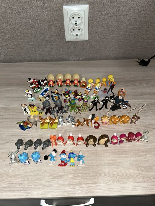 Киндеры игрушки продам