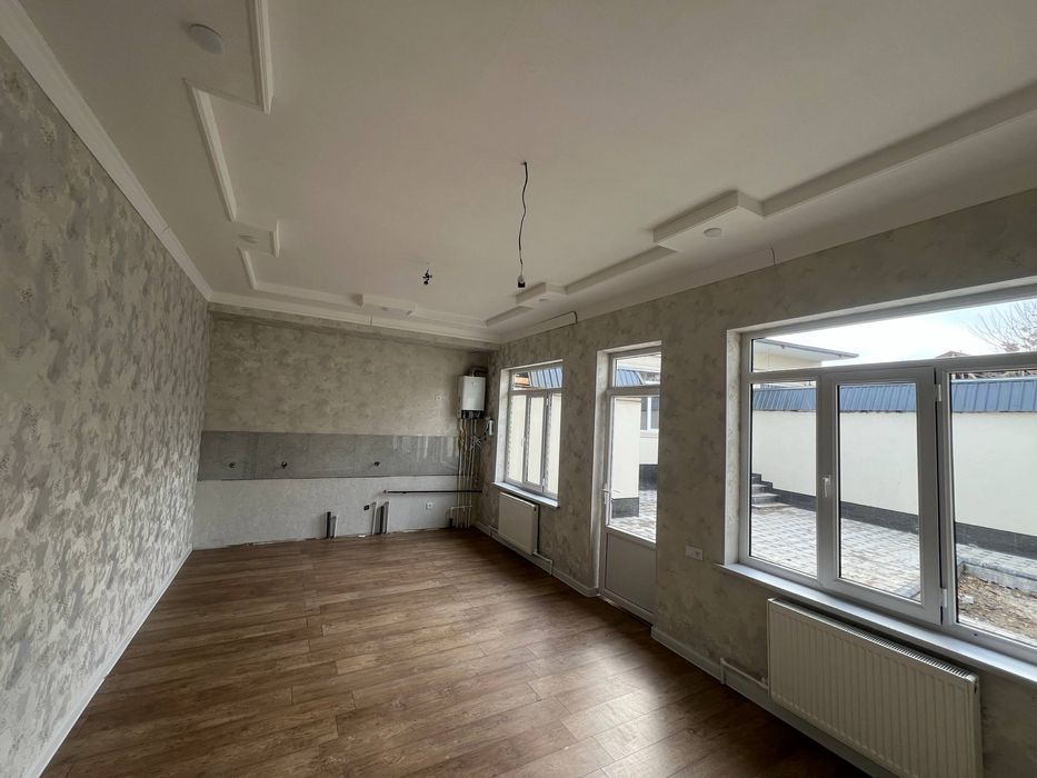 Участка сотилади 2,5 сотик 4 та хона + кухня 3 та санаузел нархи 80000