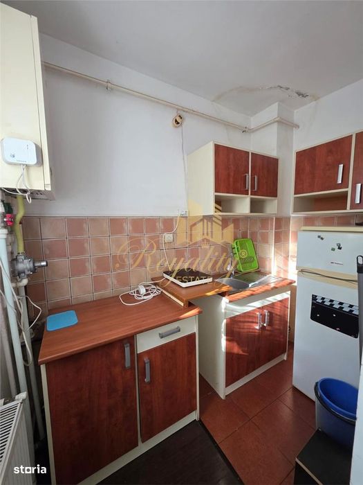 Apartament 1 camera, centrala proprie, etaj 1 - Zona Complexului Stude
