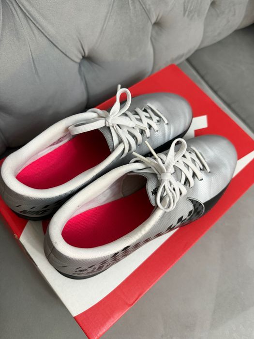 Обувки за футбол Nike