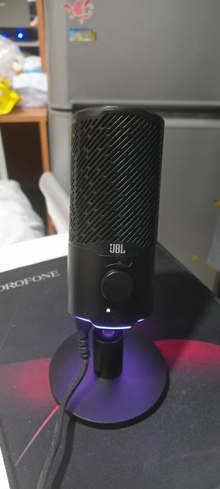 Игравой микрафон jbl quantum stream