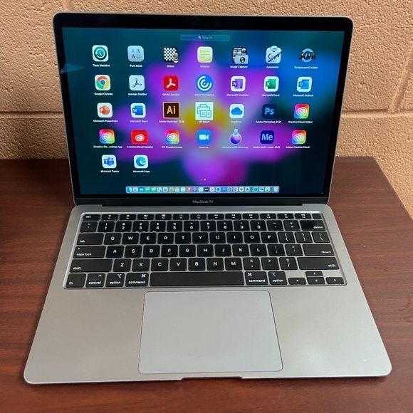 Macbook air 2020  8/256 i3 xolati 10/10