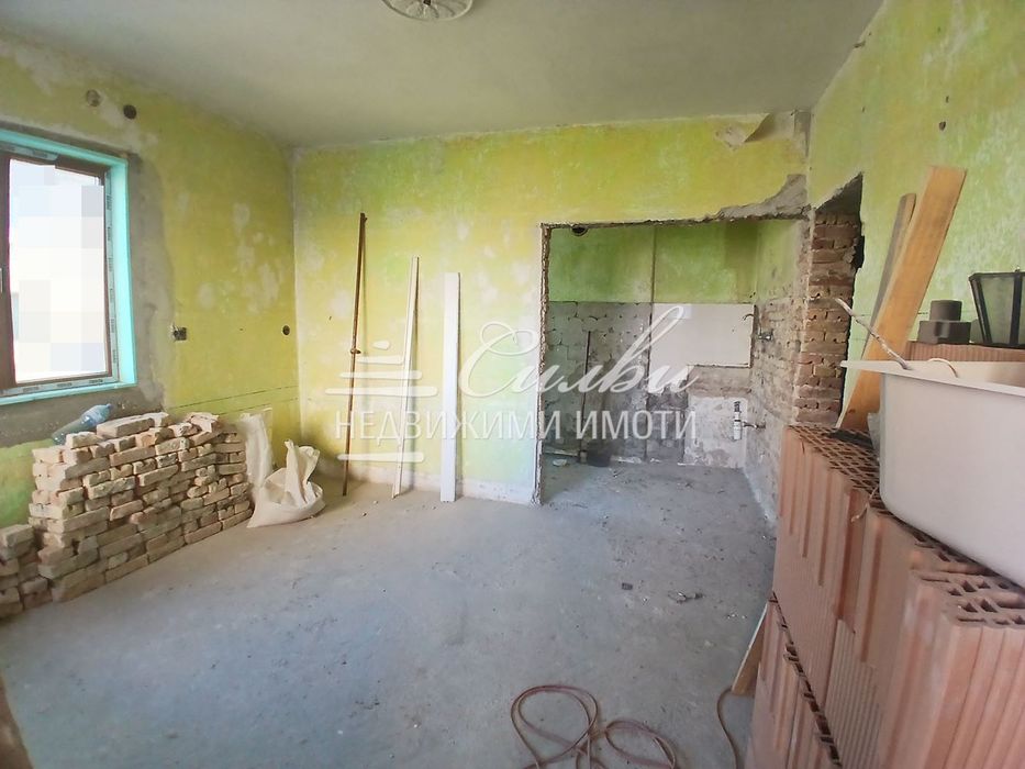 Етаж от ТУХЛЕНА къща на плоча с ГАРАЖ – кв. Добруджански.