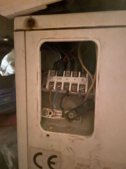 Климатик Midea 12 не инвенторен
