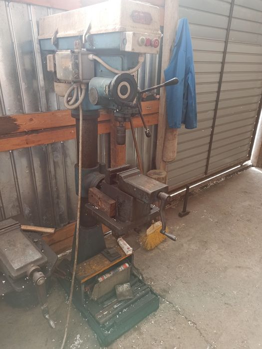 Bormașină cu coloana