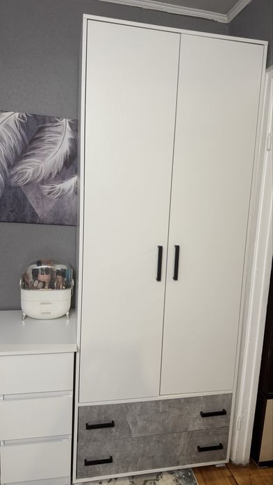 Шкаф двухдверный , белый