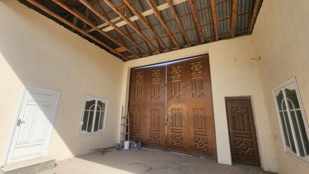 Ишлаб чикаришга мулжалланган база арзон нархда зудлик билан сотилади