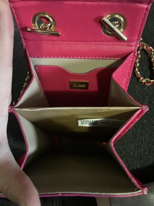 Geanta GUESS “phone crossbody” Logo 4G embosat si lanț auriu