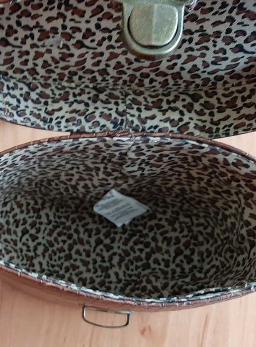 Оригинални  свещници ,-нови и оригинална ,нова чантичка