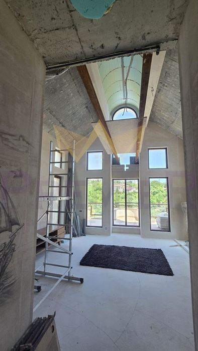 Продава се Мезонет в Варна, Бриз - 350 кв.м за 1286 €/кв.м - Снимка #1