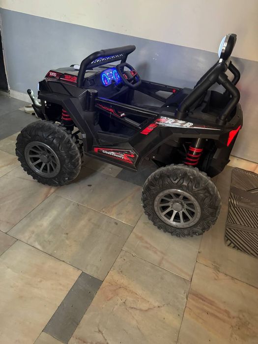 Срочно продам машину новая