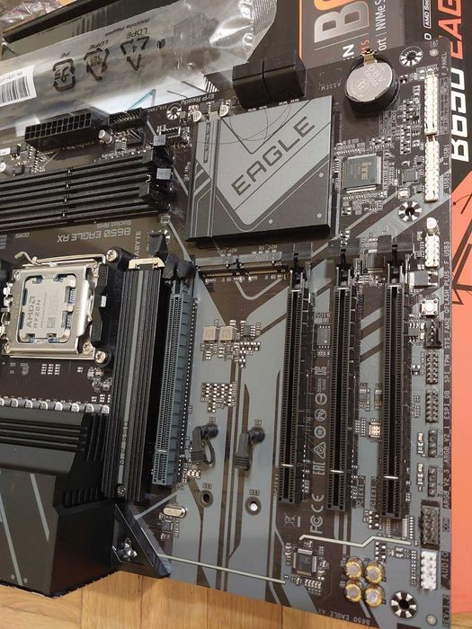 AMD Ryzen 7 7800X3D + Gigabyte B650 Eagle AX Wi-Fi 6E Rev. 1.2