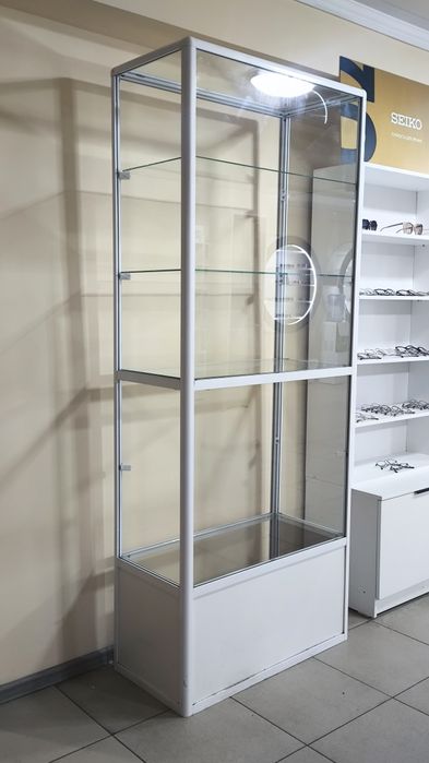 Стеклянная ветрина