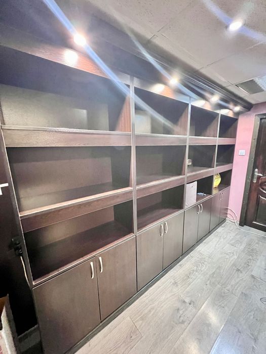 Шкафове 4 бр. за офис/магазин/салон за красота