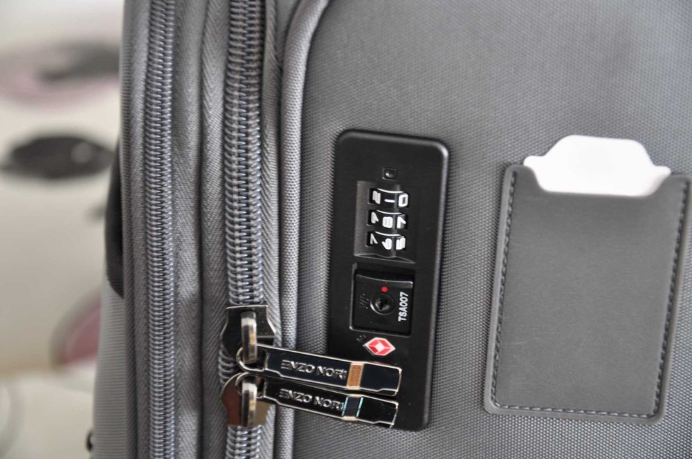 Продавам чисто нов куфар 30 инча