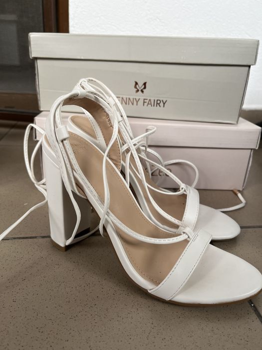 Sandale albe de ocazie