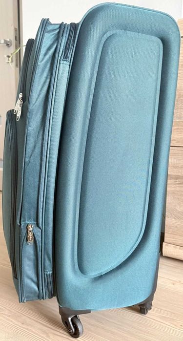 Страхотен куфар с колелца