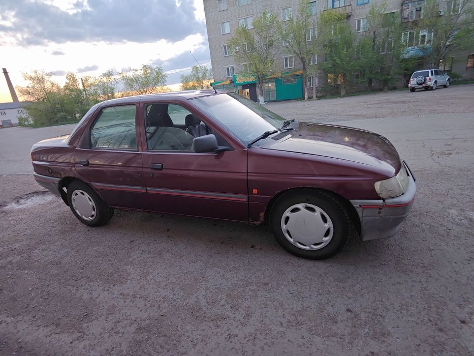 Продам машину легковую