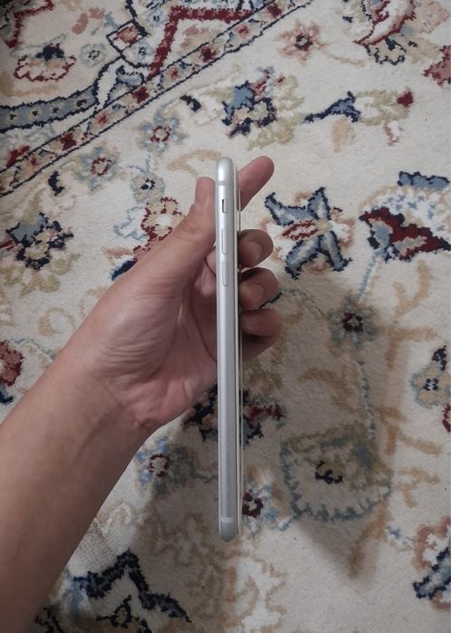 Продам айфон 8 +