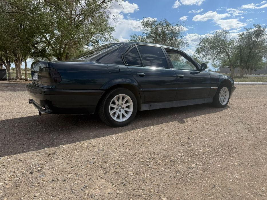 Продам BMW E38 730i