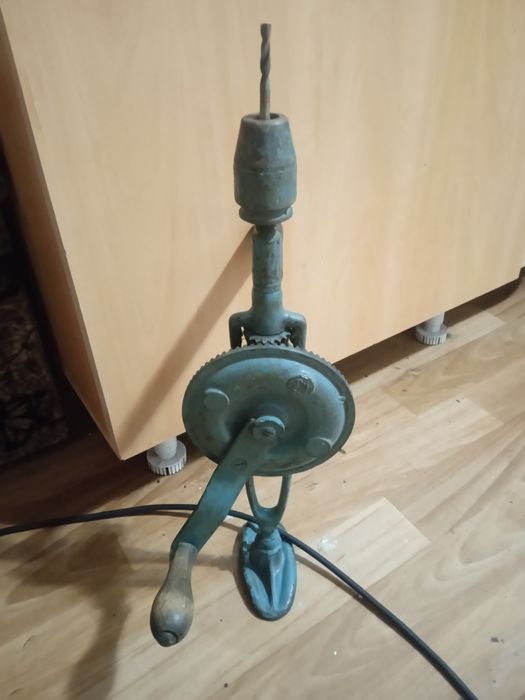 Продам ручную дрель СССР чугун