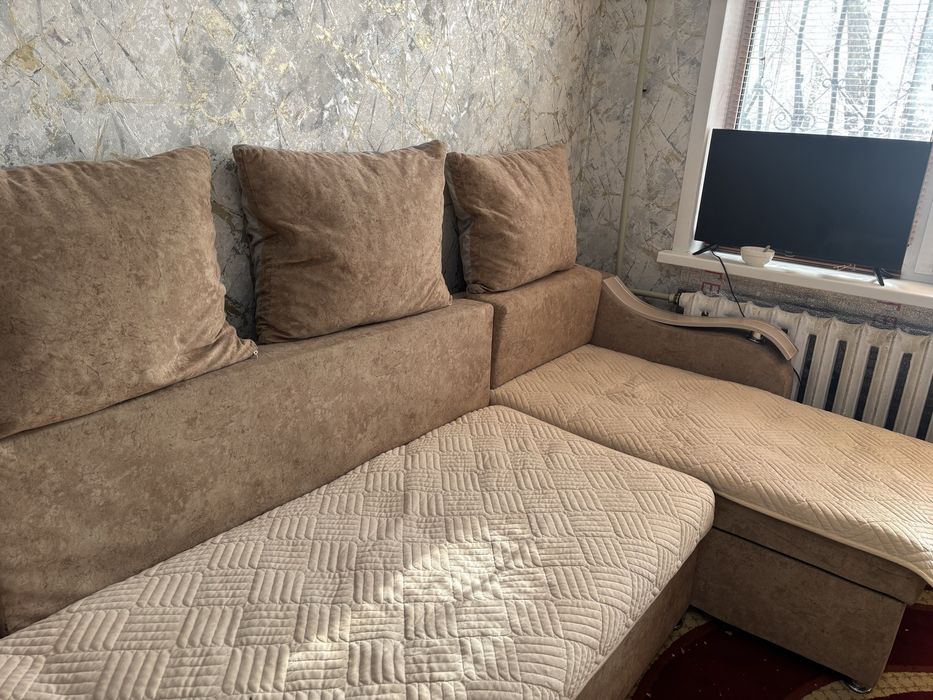Продаи диван пятиместный