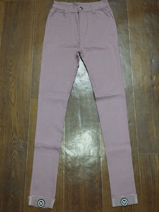 Женский брюклар сотилади