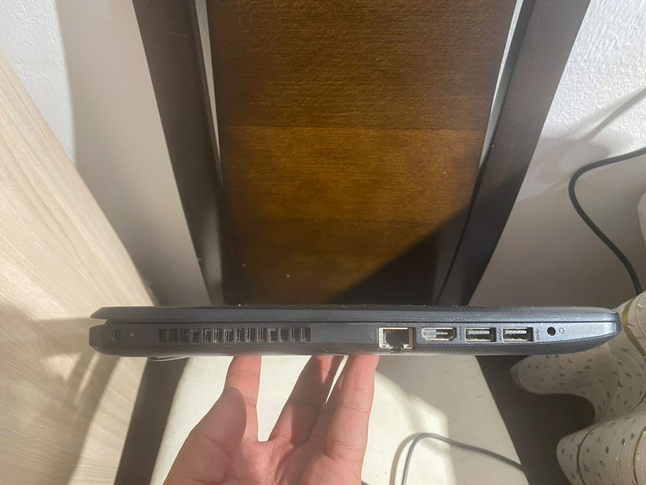 HP intel core i3-6006U/HD520 graphics
