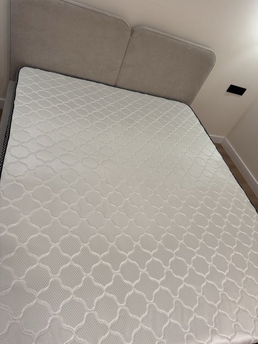 Новая кровать с матрасом 160/200