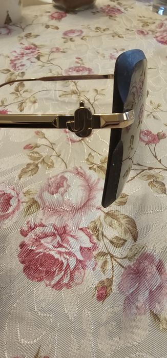 Продавам използвани слънчеви очила Jimmy Choo с чанта и калъф