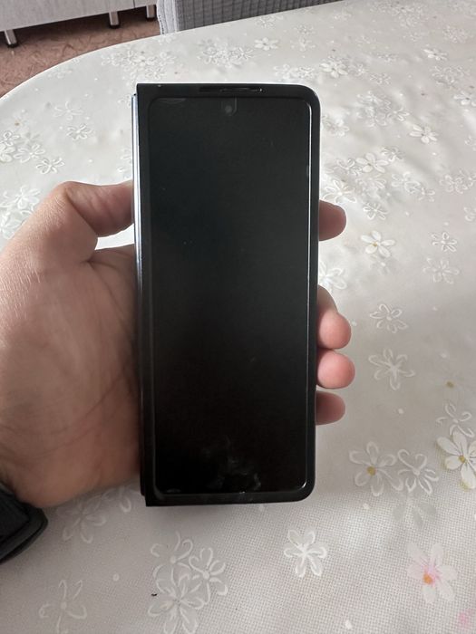 Продам Z FOLD 5 на 512г. Состояние 10/10