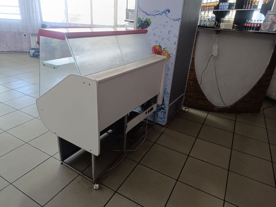 Витринный холодильник